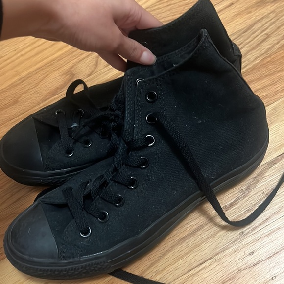 Black high top converse 🐈‍⬛💣🖤 - Picture 3 of 4